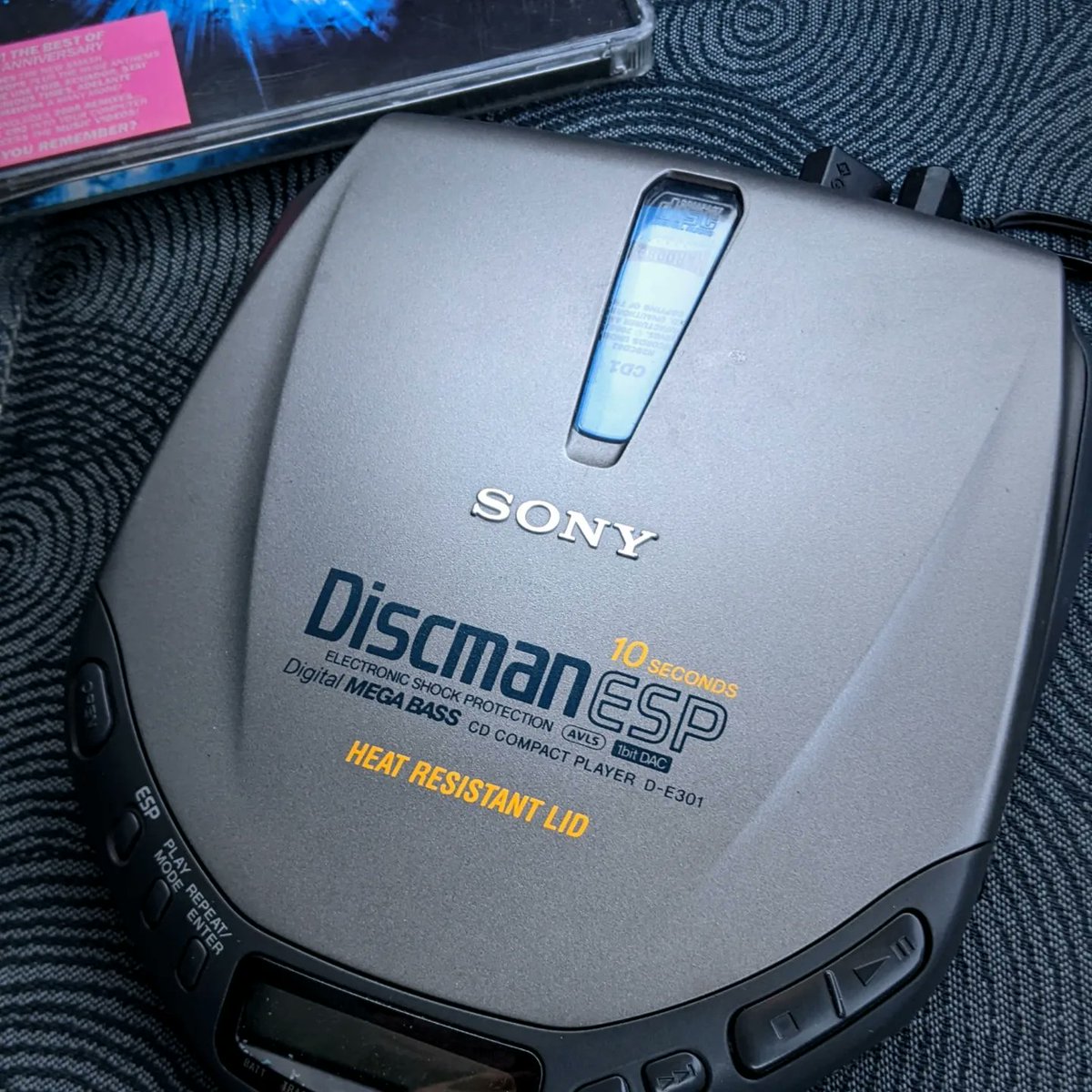 MarkOnMotoring's tweet photo. We may be approaching 2024 but there is a place where it's always the 90's.
SASH CD on my 1997 Sony Discman with a Sony cassette adapter in my 1997 Mégane Coupe.
This was music on the go back in the day.
#sony #sonydiscman #vintageaudio #caraudio #retrocaraudio #portablemusic https://t.co/NLYMW6e0pf