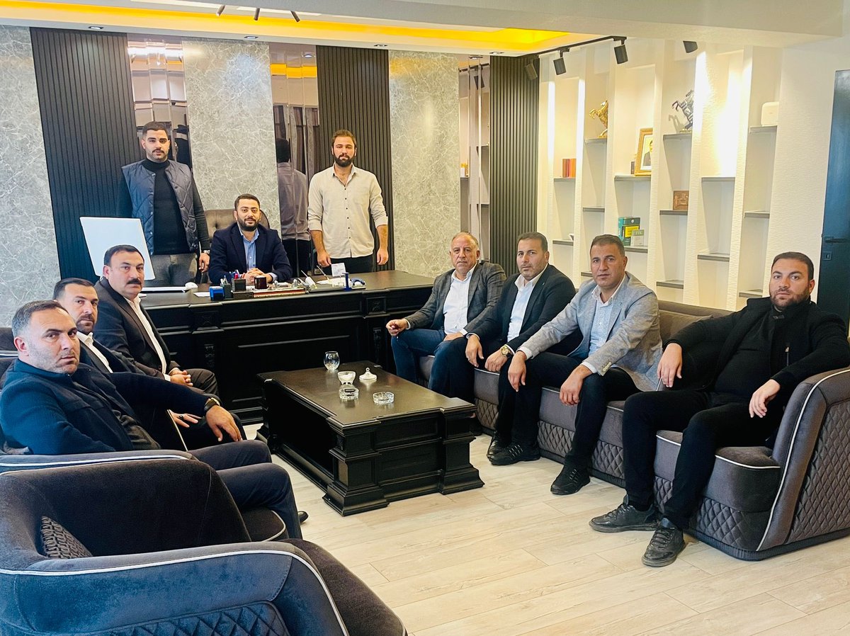 ibrhalilkirmizi's tweet photo. Avukatlık mesleğini icra eden değerli amcam oğlu @Av_mhmt yeni çalışma ofisinde  hayırlı olsun ziyaretinde bulunduk.

Misafirperverliğinden dolayı kendisine ve çalışma arkadaşlarına teşekkür ediyor, meslek hayatında kolaylıklar diliyorum. https://t.co/DLmw4g05N0
