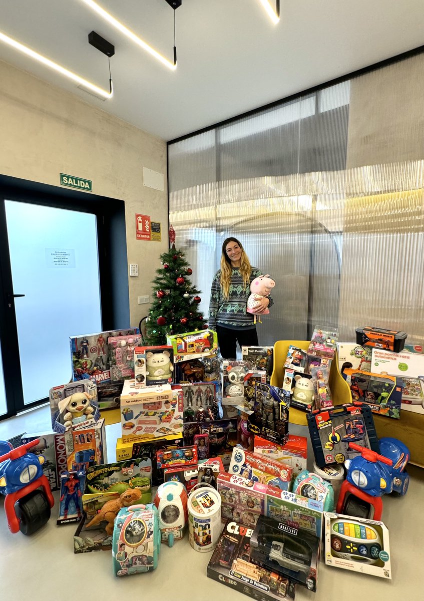 ✨GRACIAS ✨

Muchísimas gracias a todo/as por haber colaborado comprando vuestros vale regalo en <a href="/poltattoostudio/">PolTattooStudio</a> 
Este año han sido más de 50 juguetes que se entregaran el día 2 al <a href="/aytojerez/">Ayuntamiento d Jerez</a> 🎁 

SOIS L@S MEJORES!!!

El año que viene más 💪🏽