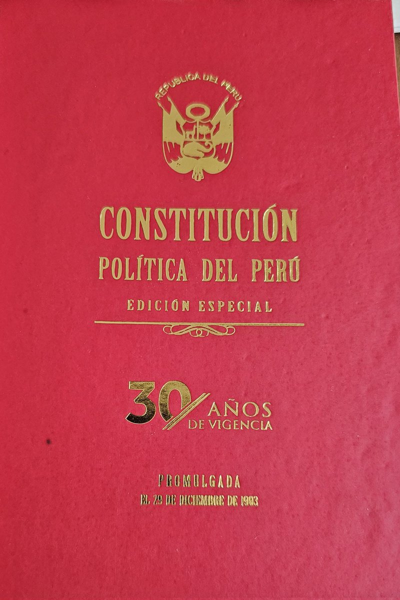 MarthaChavezC's tweet photo. Hace 30 años el Pdte. A. Fujimori promulgó la Constitucion de 1993, la constitución política que ha permitido los más grandes logros en materia institucional, social y económica del Perú en toda su historia republicana. https://t.co/YraICr9pKx