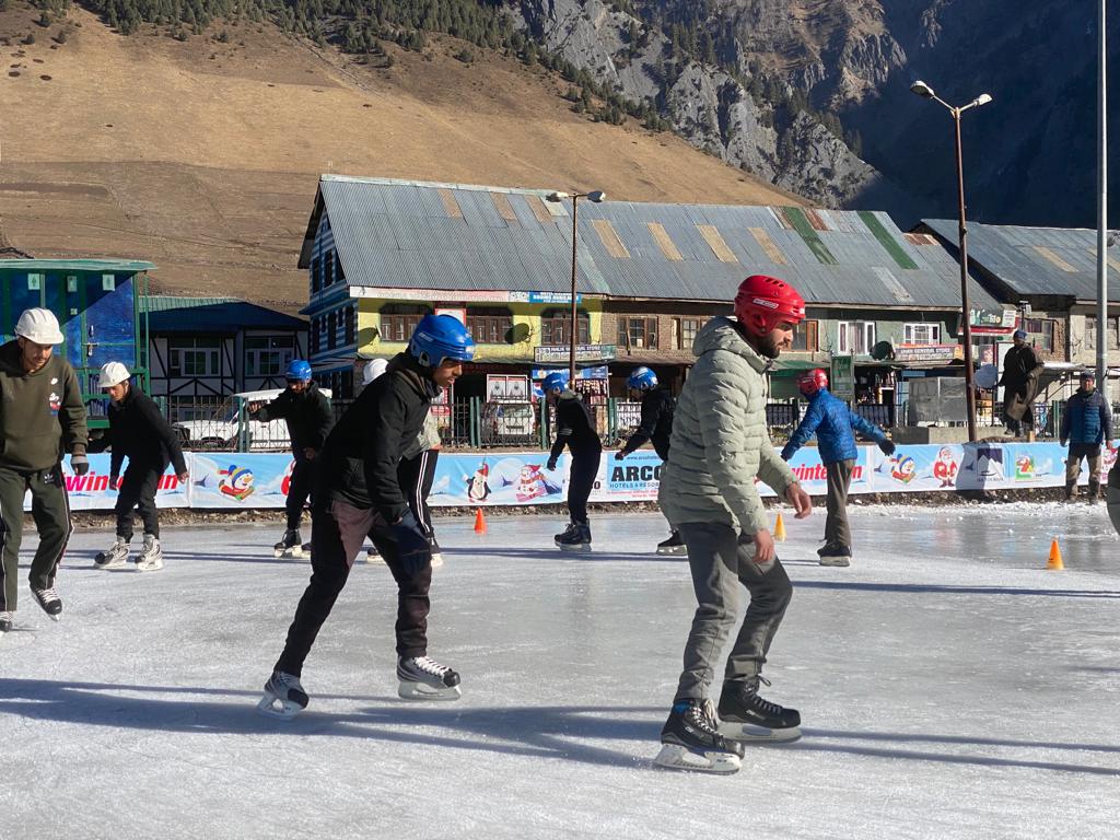 xeeshan_KAS's tweet photo. "Skating through the beauty of Sonamarg, where every glide is a dance with nature's frozen artistry."
Congratulations to @SyedAbidShah sir and @ALYASNASIR11 sir for new ice skating rink at Sonamarg. @OfficeOfLGJandK @httadventures https://t.co/ZxhbwFGLgw