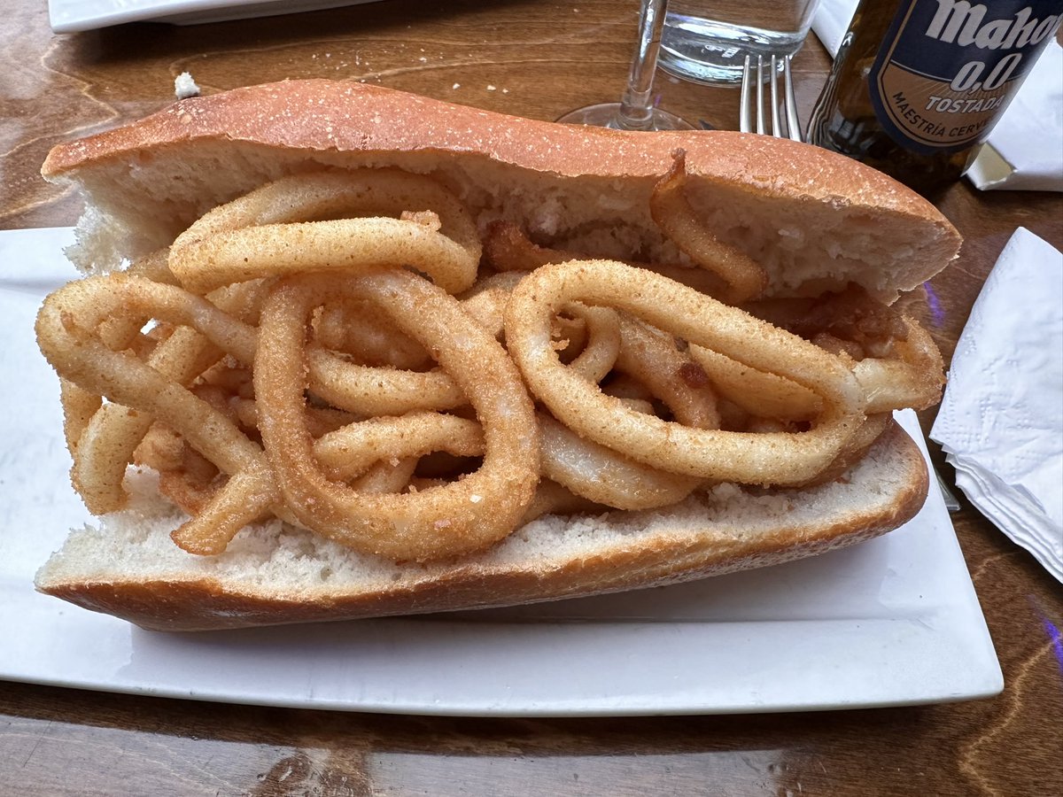 mywillem's tweet photo. Esto es un bocata de calamares #intza https://t.co/QJfKyeBjcI