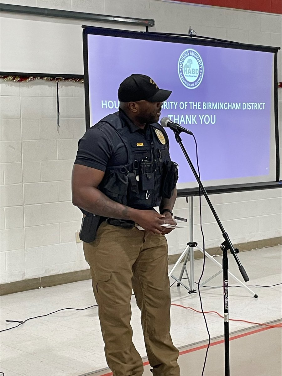 BhamPolice's tweet photo. The community within the Housing Authority of Birmingham District (HABD) communicated that efforts made by CSP made the community much safer and improved residents’ quality of life.
#commitment #excellence #integrity #jobwelldone #teamwork #commuitypolicing https://t.co/o7J6BH1cZU