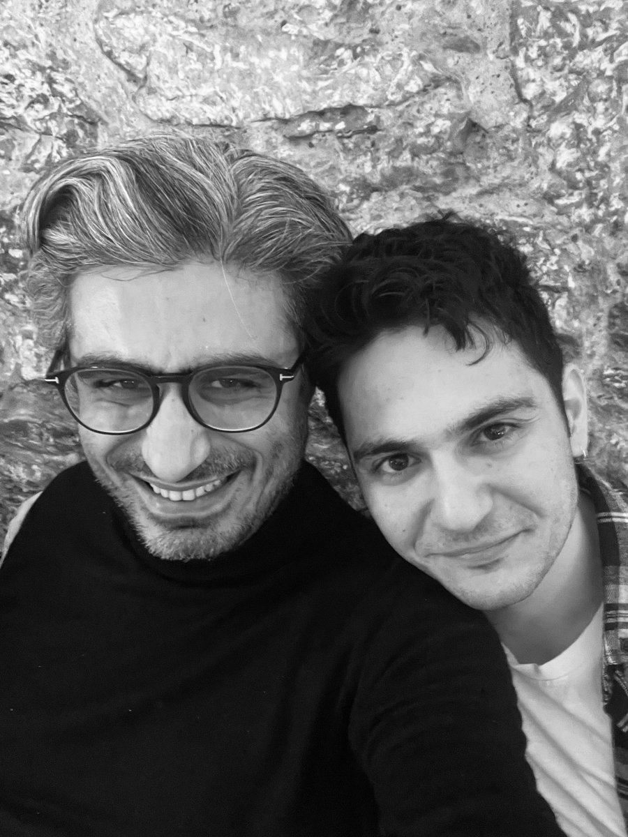 2018’de, 22 yaşındayken yanımıza geldi. Gazeteci olmak istiyordu. Yalan yok, çok çalıştırdık ve bi’ kez bile usanmadı. Editörümken kardeşim, zor zamanların yoldaşı oldu. 
Tanıyan bilir, okuru bilir, sevmeyeni bile bilir; Furkan sadece gazetecidir. 
O şimdi cezaevinde. Ey bu