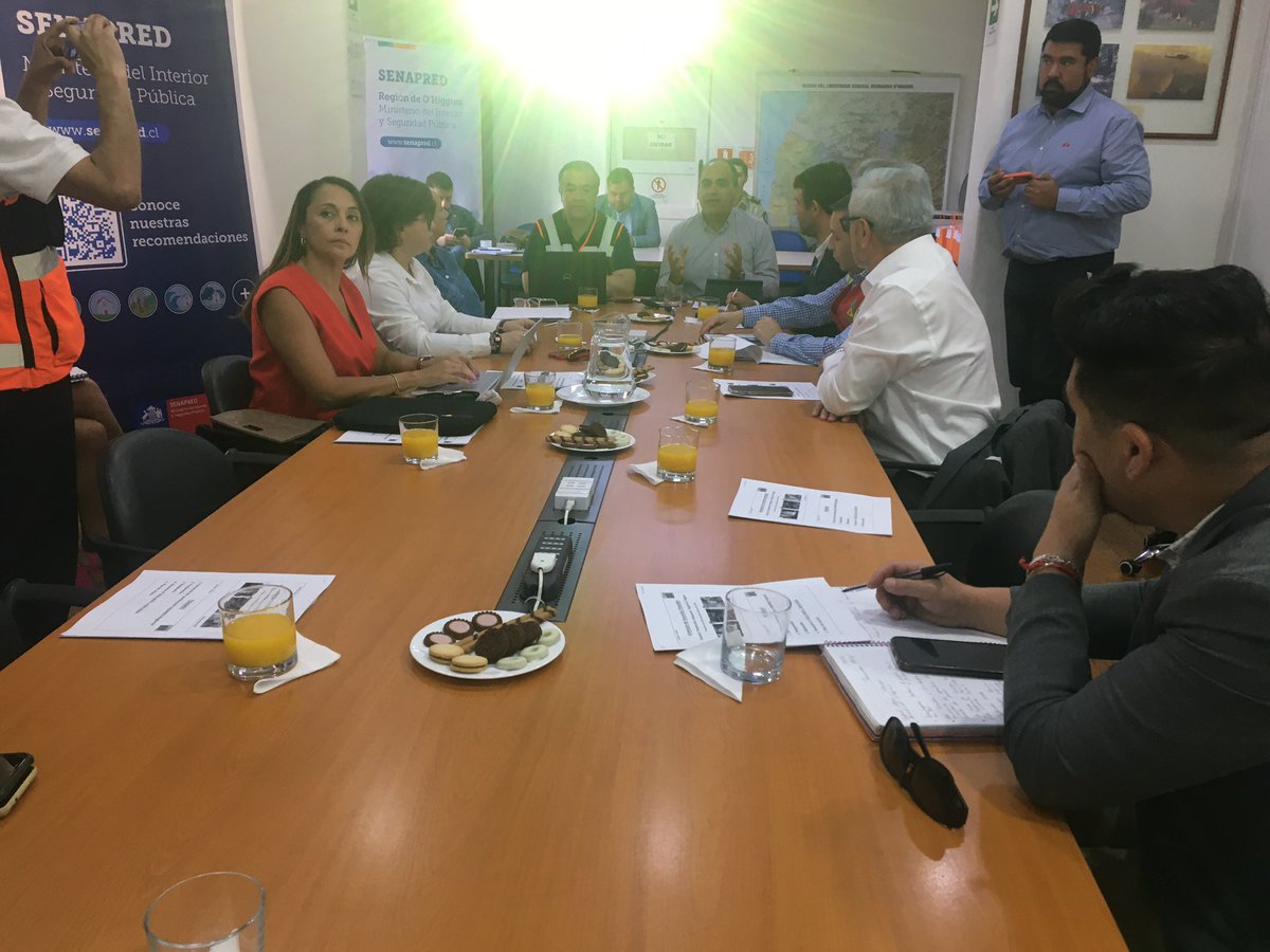 conaf_ohiggins's tweet photo. Director regional de Conaf, Oscar Galdames, en reunión con @Senapred y parlamentarios de la región analizando la temporada de alta ocurrencia de incendios forestales.
#CONAFOHIGGINS https://t.co/Fxut2RWyid