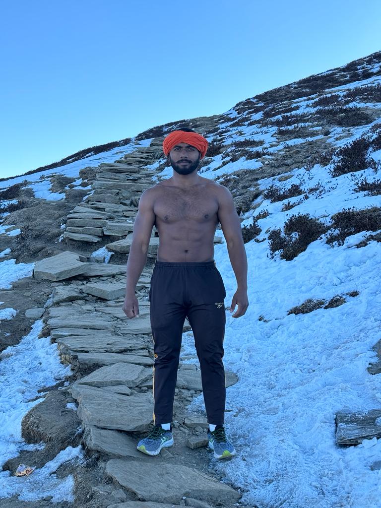 Jai Baba Tungnath Mahadev 🙏🚩

#ramrambhaisarane #ankitbaiyanpuria #tungnath #Mahadev #Uttarakhand