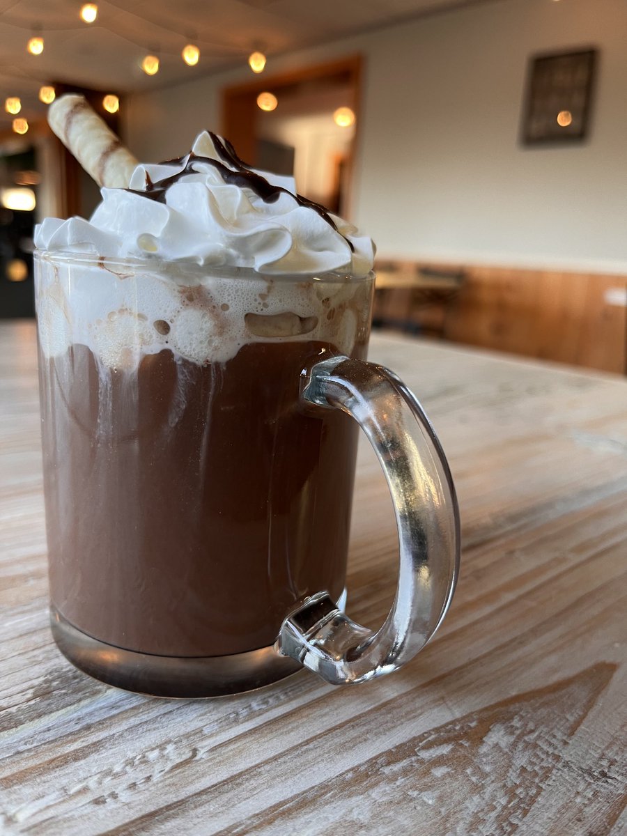 Ordered hot chocolate. Forgot to ask but thought: I wonder if it comes with marshmallows 🙏🏾?

It did! 

Tiny ones tucked under whip, chocolate sauce and a cookie straw too.