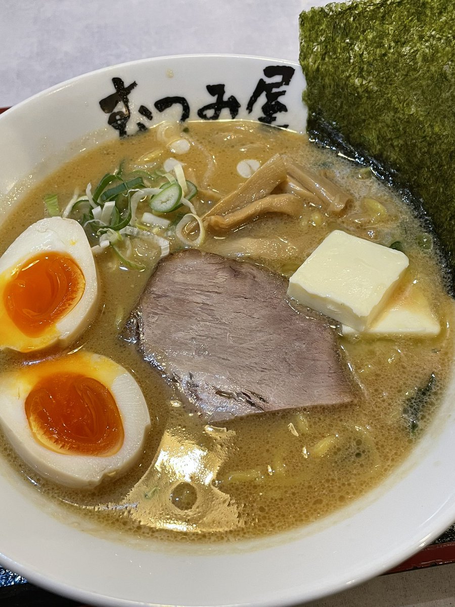akakage_sanjyo's tweet photo. 濃厚みそらーめん🍜

飲んだ後は🍺😏✌️！

バター🧈投入‼️ https://t.co/Gm4RWqKYUF