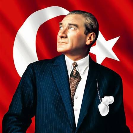 Atatürk ve İstiklal Marşı’ndan rahatsız olan güruhun bulunduğu yerde değil maça çıkmak, masaya bile oturmamak lazımdı.Milli değerlerimize sahip çıkıp bu maça ne olursa olsun çıkmayın sakın ha sakın !! @GalatasaraySK @Fenerbahce
