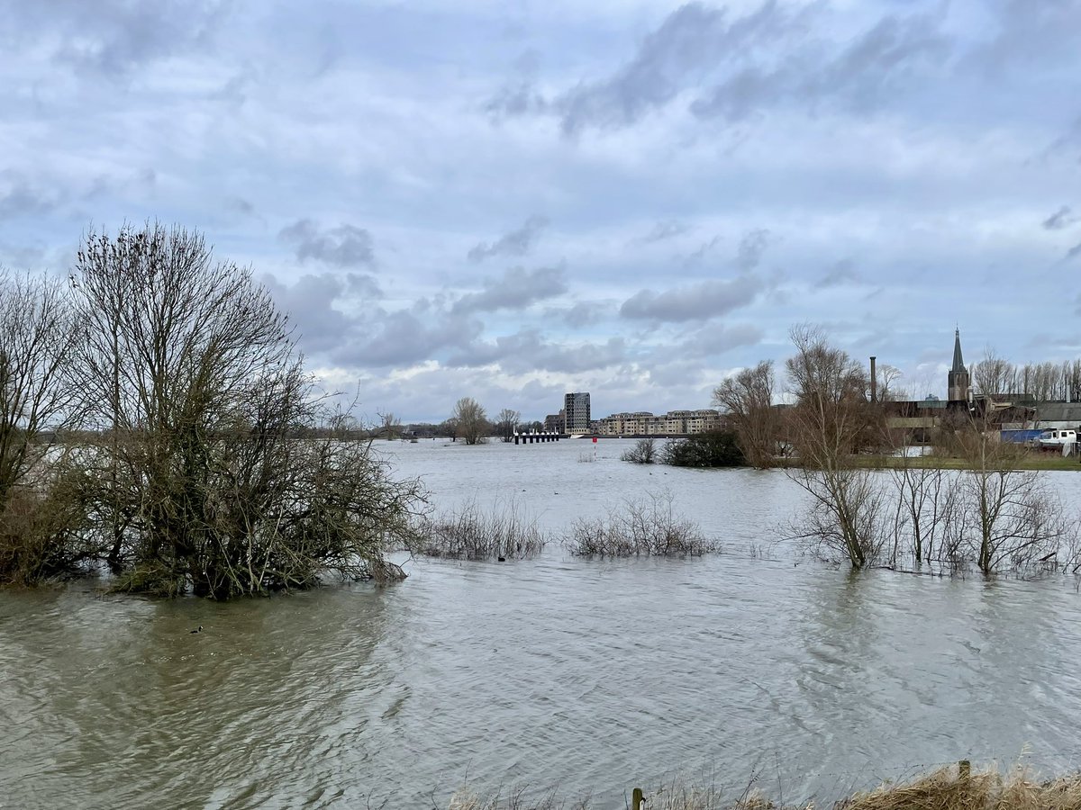 De IJssel bij Doesburg doet stoer #Hoogwater #ijssel