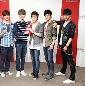 exohault's tweet photo. no because this was exo when they debuted😭😭 https://t.co/lmy8mJB282