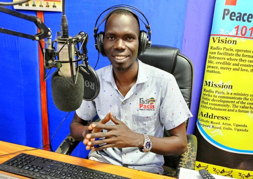 RadioPacisGulu's tweet photo. Music speaks to the heart ❤️.
What is your 2023 best hit?
Drop it now to #Riccardo as he takes you thru the last edition  of #CaptivationZone for this year from 5-9pm.
#eveningvibes
#fridayvibes
#RadioPacisAt19 
#PeaceOfChristForAll 
@od_priestley 
@winnie_bk6 @MBU 
@ugcatholics https://t.co/Nb5kglTJFH