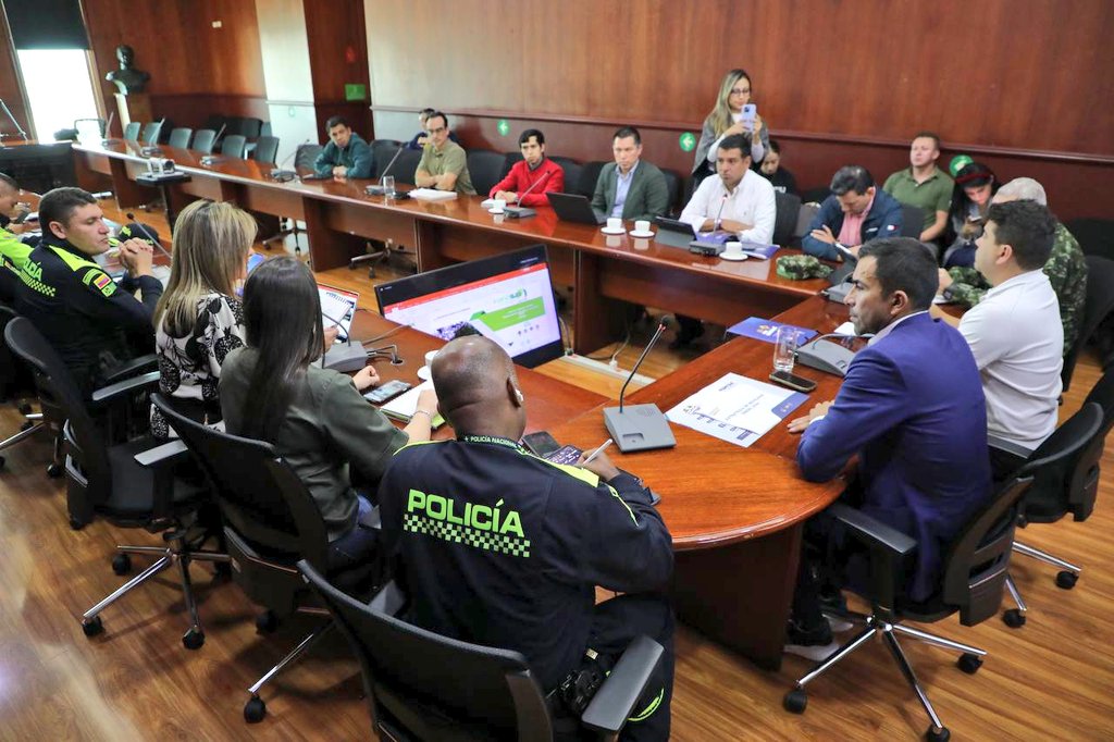 Nicolás García Bustos (@nicolasgarciab) on Twitter photo Estamos preparados para el primer puente del 2024. Con el gobernador <a href="/JorgeEmilioRey/">Jorge Emilio Rey Ángel</a> <a href="/Ejercito_Div5/">Quinta División del Ejército Nacional</a>, <a href="/PoliciaCmarca/">Departamento de Policía Cundinamarca</a> <a href="/JulianPericoJr/">Julián Sánchez Perico Jr</a> concesionarios y @SecMovilidad realizamos un consejo de articulación para revisar las medidas de Plan Éxodo y los puestos de control del fin de Estamos preparados para el primer puente del 2024. Con el gobernador <a href="/JorgeEmilioRey/">Jorge Emilio Rey Ángel</a> <a href="/Ejercito_Div5/">Quinta División del Ejército Nacional</a>, <a href="/PoliciaCmarca/">Departamento de Policía Cundinamarca</a> <a href="/JulianPericoJr/">Julián Sánchez Perico Jr</a> concesionarios y @SecMovilidad realizamos un consejo de articulación para revisar las medidas de Plan Éxodo y los puestos de control del fin de