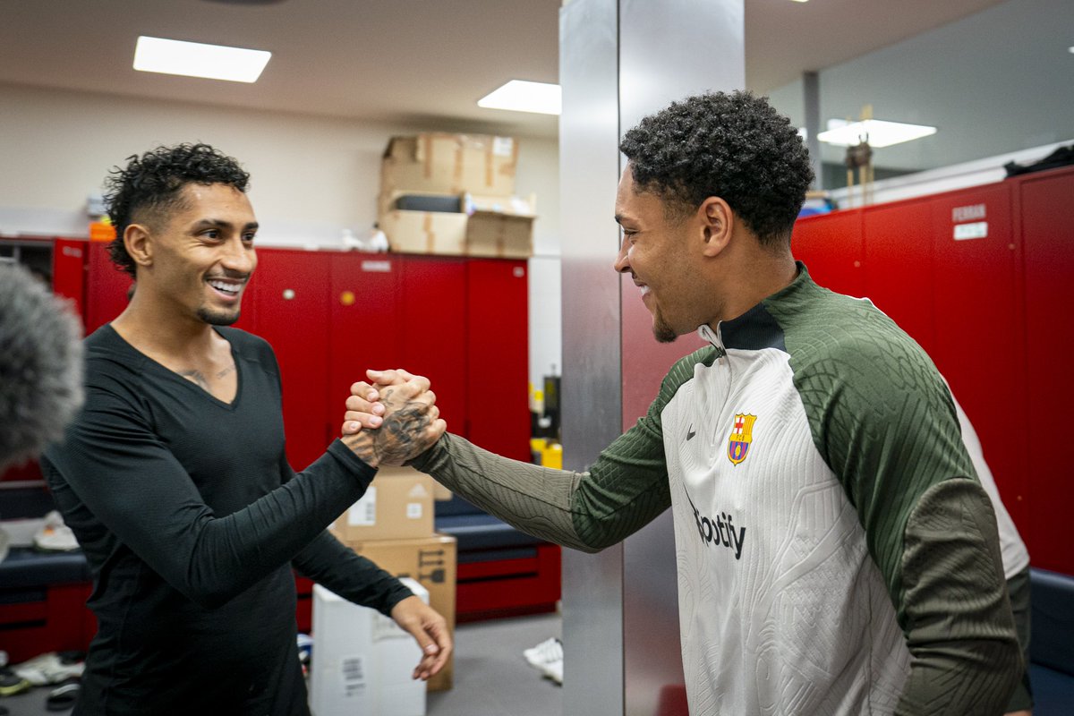 FCVitorRoqueBRA's tweet photo. Vitor Roque e Raphinha 🔴🔵 https://t.co/UFK5EmI5SO