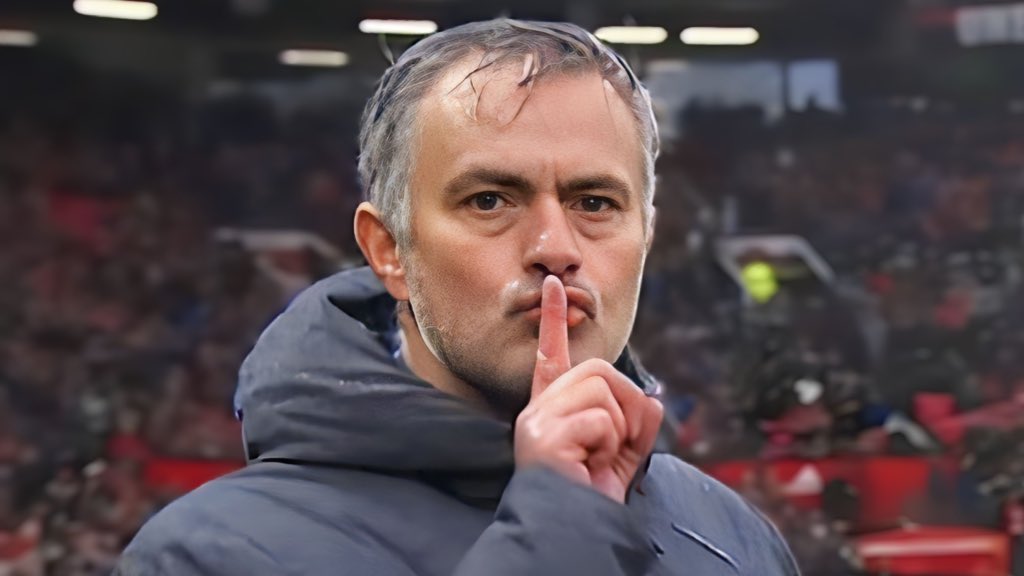 resenhaescrita's tweet photo. - Mourinho assume a seleção
- Convoca o Neymar voltando de lesão
- Copa do Mundo de 2026
- Final e o Brasil começa perdendo para a França
- Neymar vai para o intervalo machucado
- Mourinho diz para ele voltar ao jogo
- Neymar fala que não consegue andar
- Mourinho fala: “Quem você pensa que é? Eu sou o Special One!”
- Neymar não consegue levantar
- Emerson Royal coloca Many Men no vestiário
- Mourinho fala para o Neymar voltar novamente, ao som de 50 Cent no fundo
- Neymar consegue levantar
- Brasil vira o jogo para 2x1 com 2 gols de Neymar
- Conquistamos o hexa
- Mourinho para a câmera:
