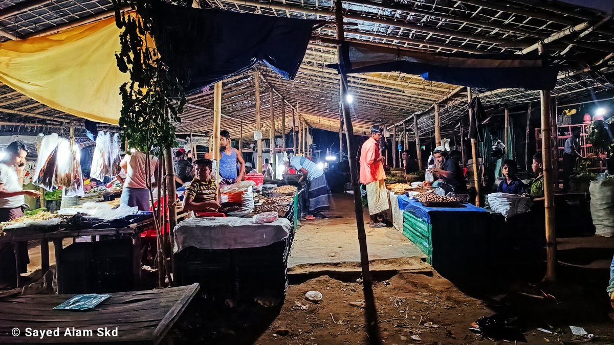 Captured at 6 pm BD time, at Thenkali Bazar in Rohingya Refugee Camp.

In Bangladesh Refugee Camp, for Rohingya, fresh food is one of the major problems ever as everyone can't afford it because we don't have any income source in camps. 

#Rohingya #food
#rohingyarefugees