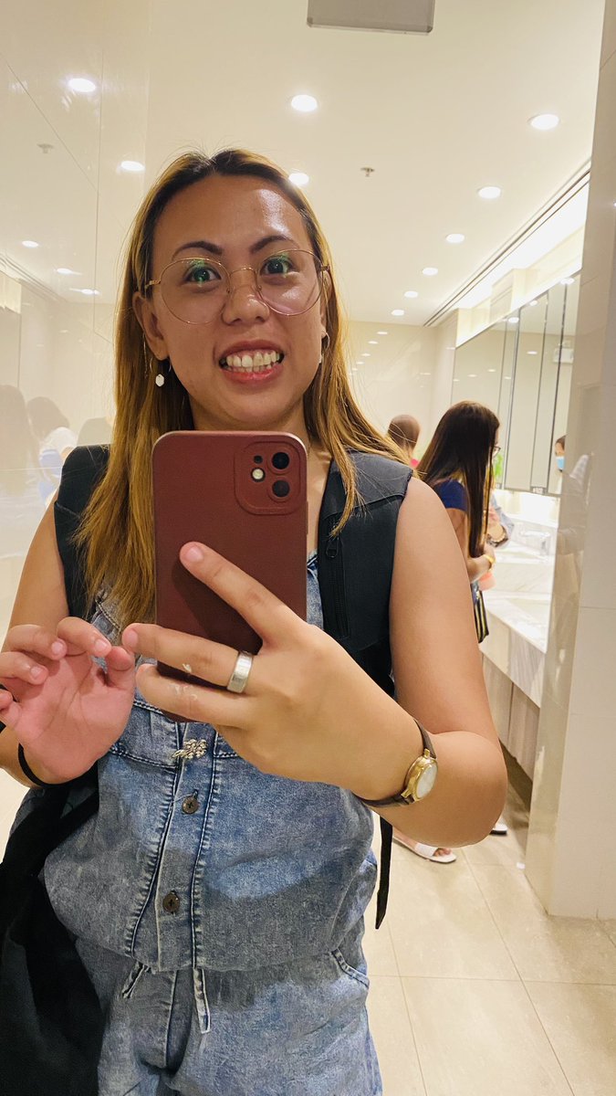 hero_wetchui's tweet photo. Trying my new earrings na 3 35 sa Gaisano 😂 https://t.co/81VYut9BLr