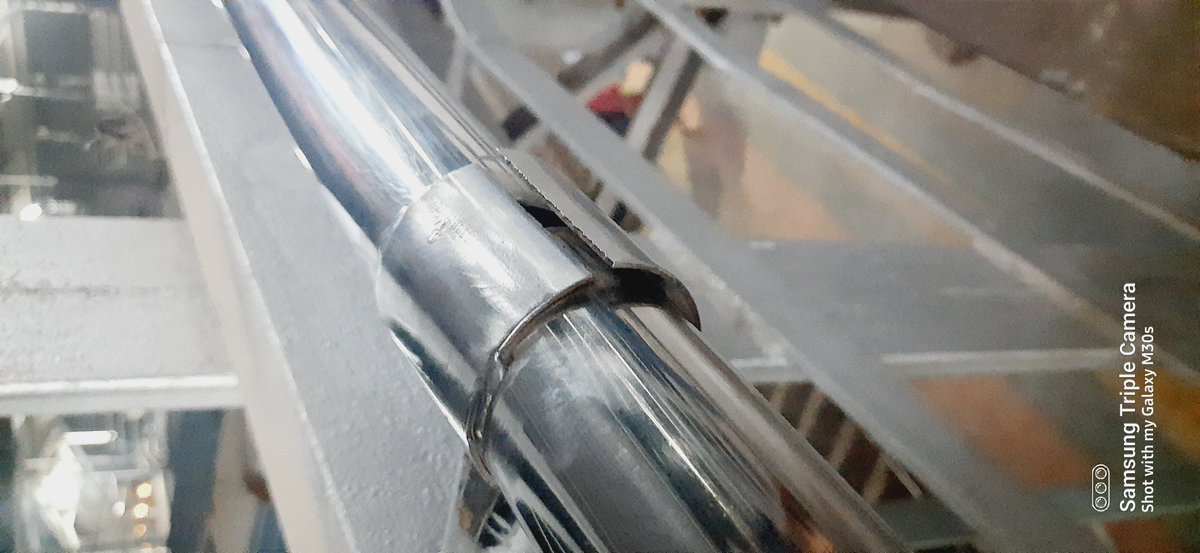 deshmukh363's tweet photo. @WesternRly 
Please clear patch  it's hurt someone
Navsari 2nd number platform https://t.co/bcIXRQTcOS