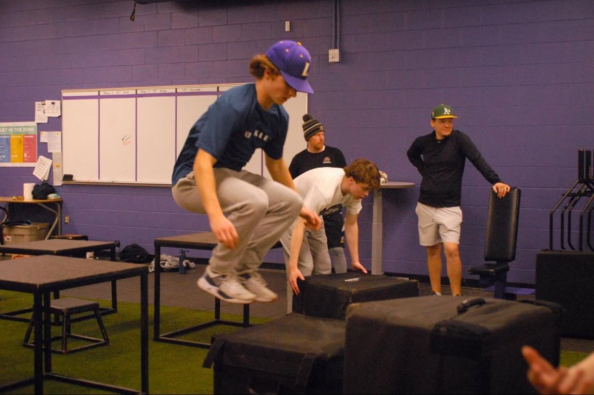 LHS_Lion_BB's tweet photo. Work hard in silence, let your success be your noise. #LHSBaseball #WinterWorkouts #1Pride https://t.co/YYP3r1xI1M