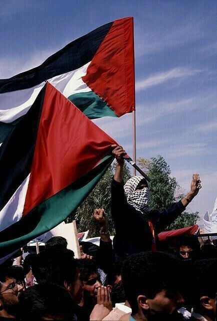 NrBed54's tweet photo. "Yakında o topluluk hezimete uğrayacak ve arkalarını dönüp kaçacaklar."

Kamer/45
#Gazaholocauist  #Gaza_Genocide https://t.co/2Z9Wy37R9n