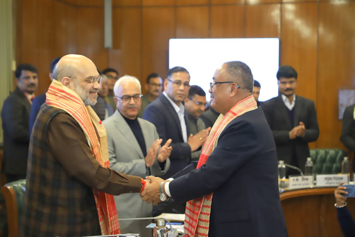AmitShah's tweet image. A historic day for Assam.

Fulfilling PM @narendramodi Ji's vision for a prosperous, peaceful and developed Northeast, today we have arrived at a landmark resolution to the ULFA insurgency problem of Assam. 

The Government of India and the Government of Assam have signed a…