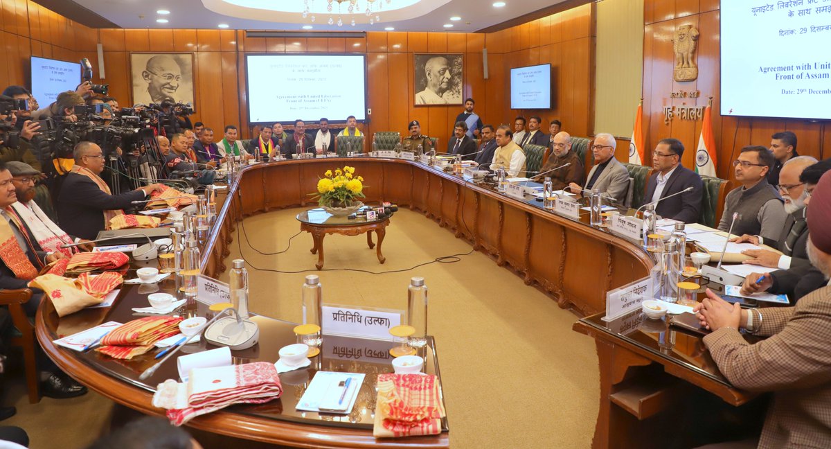 AmitShah's tweet image. A historic day for Assam.

Fulfilling PM @narendramodi Ji's vision for a prosperous, peaceful and developed Northeast, today we have arrived at a landmark resolution to the ULFA insurgency problem of Assam. 

The Government of India and the Government of Assam have signed a…