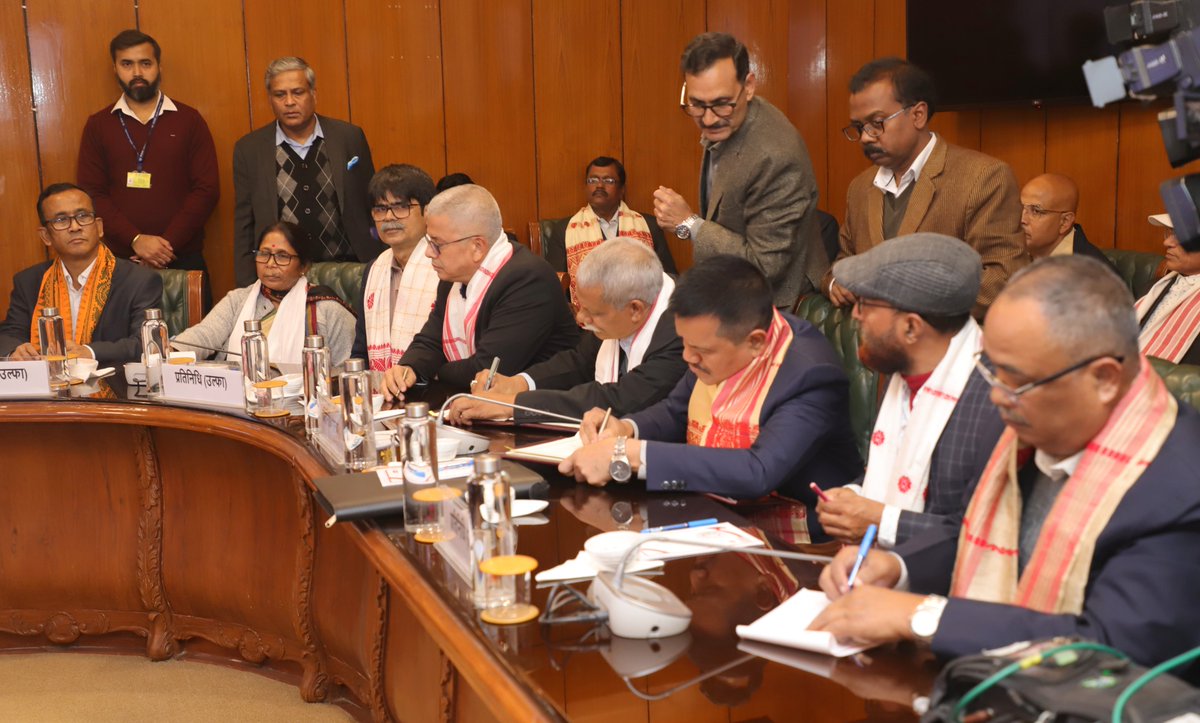 AmitShah's tweet image. A historic day for Assam.

Fulfilling PM @narendramodi Ji's vision for a prosperous, peaceful and developed Northeast, today we have arrived at a landmark resolution to the ULFA insurgency problem of Assam. 

The Government of India and the Government of Assam have signed a…