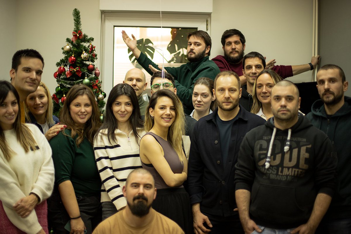 pioniri's tweet photo. 🌲 Srećni praznici, vidimo se sledeće godine! #SNG24 https://t.co/5Y80iivjjk