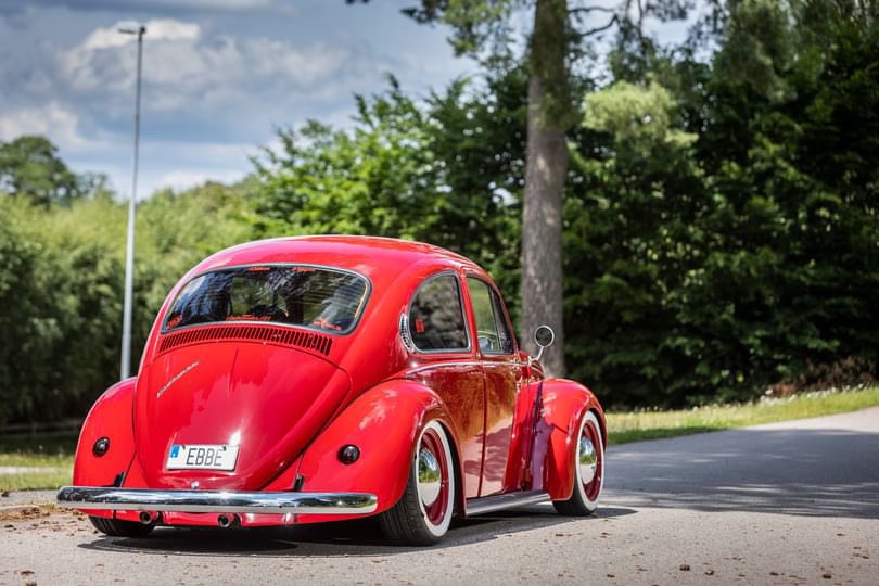 allaircooledvws's tweet photo. Friday Feature: “My 73 Super Beetle, 1600cc with twin Webers. Fitted with a 62 deck lid, tinted windows, lowered with coilovers, older style bumpers and painted in BMW Imola Red. Sound-system features five 8x6 inch speakers, two 6x10 inch speakers and a 12” subwoofer” Owner: Emil https://t.co/TpBlcxXNqr