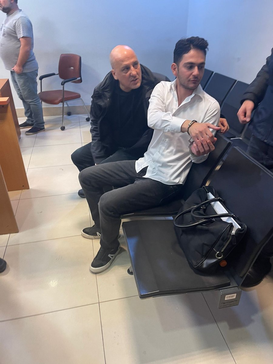 <a href="/barispehlivan/">Barış Pehlivan</a> 27 yaşında, cesur, pırıl pırıl bir gazeteci olan <a href="/FurkannKarabay/">Furkan Karabay</a> 
Yargıda rüşvet iddialarını haberleştirdiği için tutuklandı.

Hakikati söylemekten asla geri durmayacağız. Gazetecilik suç değildir..

Bir başka ve en önemli sorun ise 

Siyasi iktidar başta olmak üzere