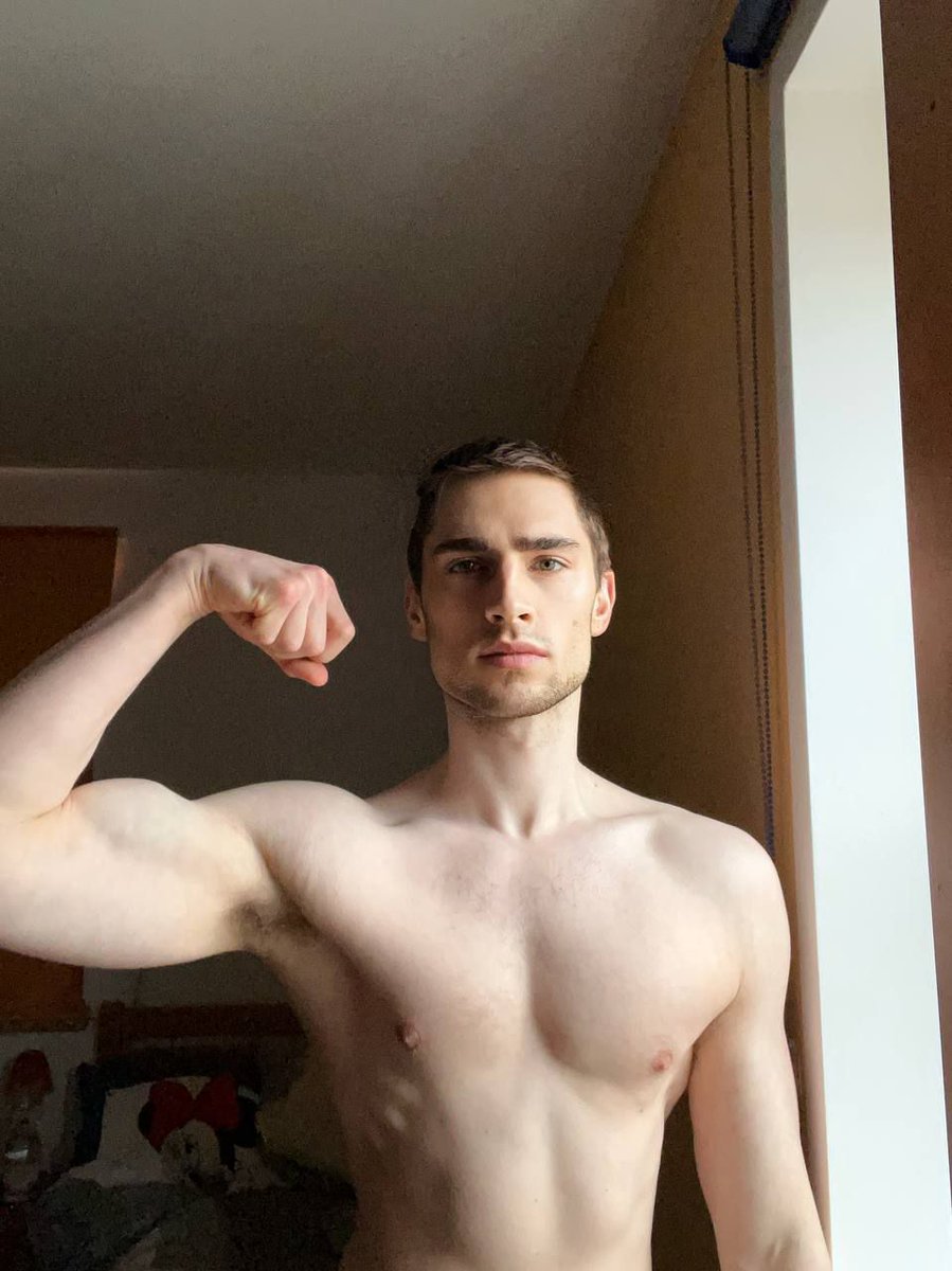 Jonasem2020's tweet photo. RT to more flexing pic🥵 https://t.co/eZzpd4Jj4c