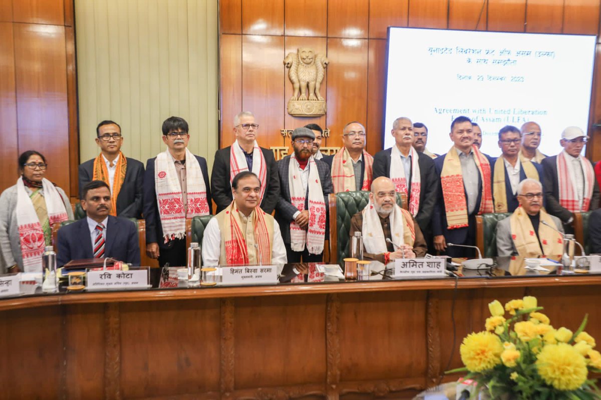 KishoreBJP's tweet photo. The Home Ministry under the leadership of Hon'ble HM Shri @AmitShah will implement all the agreement points in a time bound manner and will appoint a committee to oversee the same. #ModiUshersPeaceInAssam
@himantabiswa https://t.co/HATldxHYFI