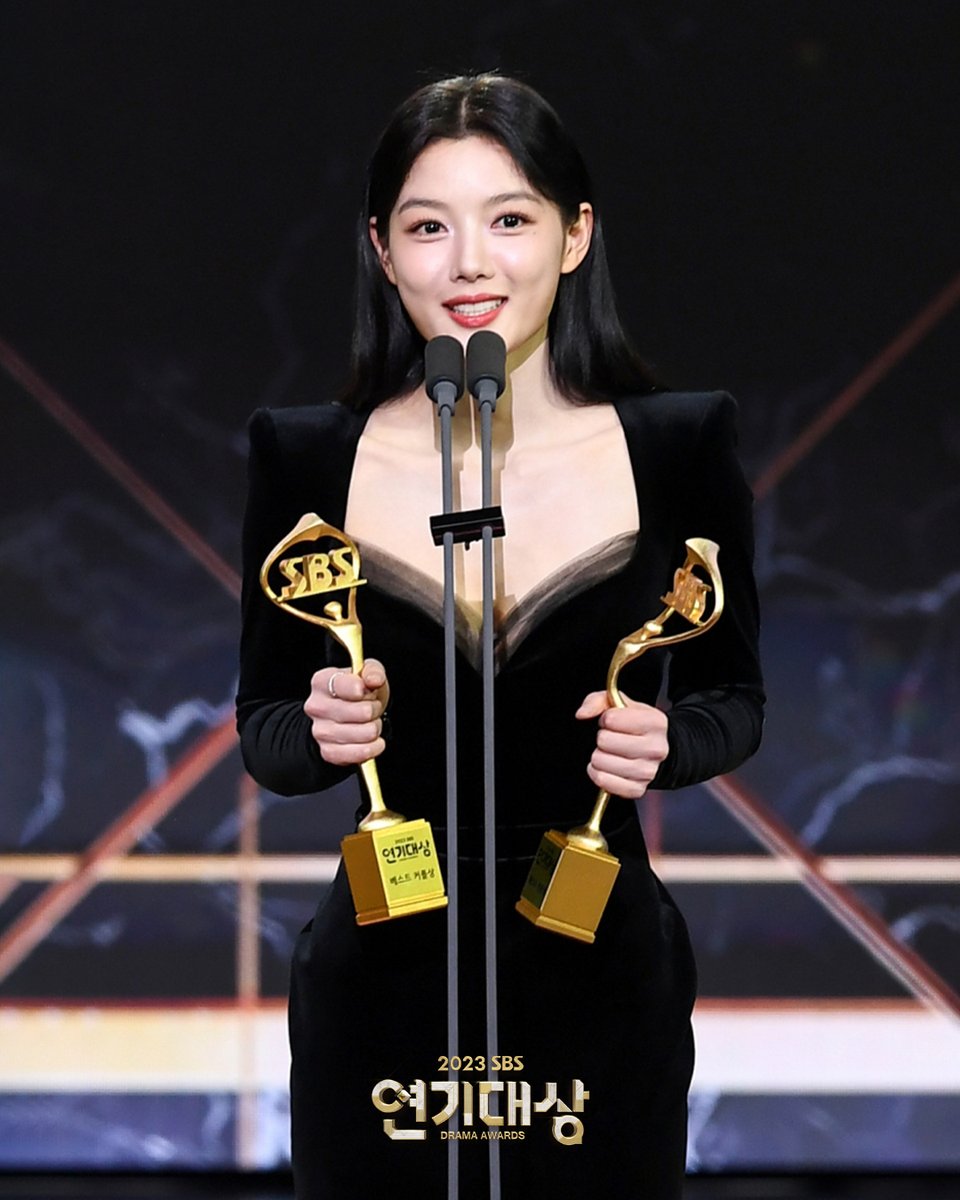 SBSNOW's tweet photo. <2023 SBS 연기대상>
#베스트커플상🏆
#김유정 #송강 #마이데몬 #MyDemon

#2023SBS연기대상 #SBSDramaAwards
#SBS드라마 #연기대상 #2023연기대상 https://t.co/lraPm1nry9