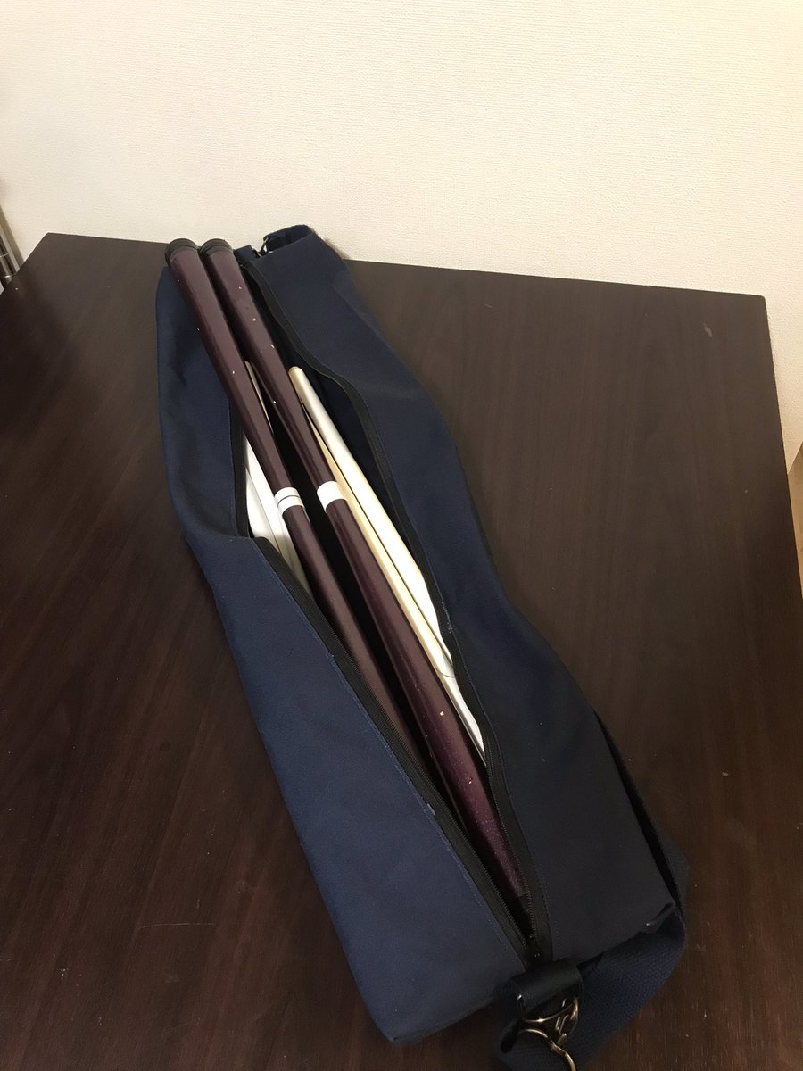 kyoto_juggling's tweet photo. 年の瀬はいかがお過ごしでしょうか。
私は道具の塗装を補修したり、ミシンの練習にデビル入れを作ったりしています。

さて、かなり簡素ですがwebサイトを仮置きしました。こちらでも練習の予定をご確認いただけます。ご活用ください。
https://t.co/GZyWO8fPvL https://t.co/UM9wnyNrQ8