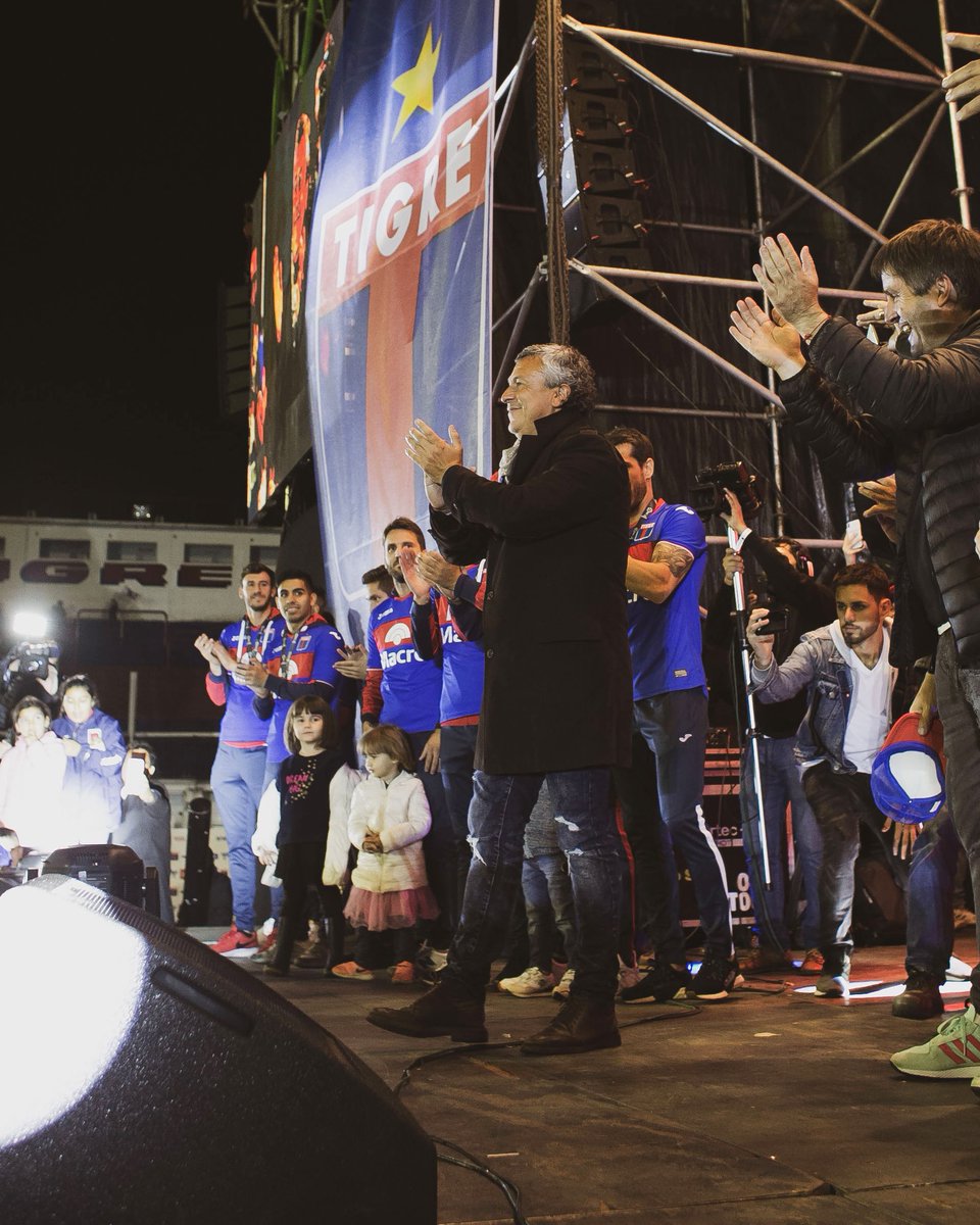 catigreoficial's tweet photo. 🫡 Néstor Gorosito es el nuevo director técnico del Club Atlético Tigre. Firmó hasta diciembre de 2024 y será su tercer ciclo como entrenador del Matador de Victoria.

🗣️ El día miércoles 3 de enero comenzará la pretemporada y dirigirá su primera práctica.
  
¡Bienvenido a tu casa, Pipo! 🐯⭐