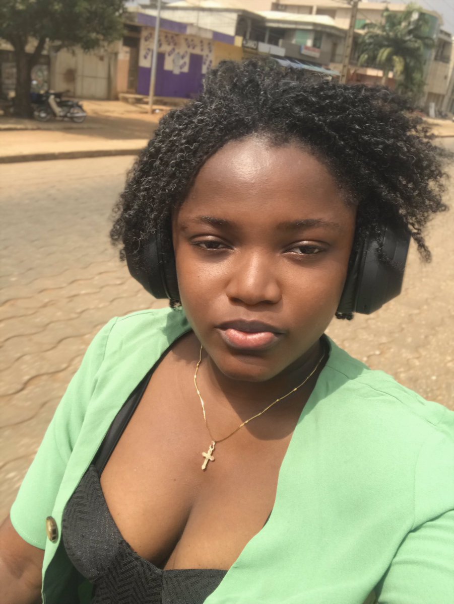 Buvons aux séparés, aux amours presque passé, han
À la réalité d'avoir et de tout manqué 🎶 

#NoSmile