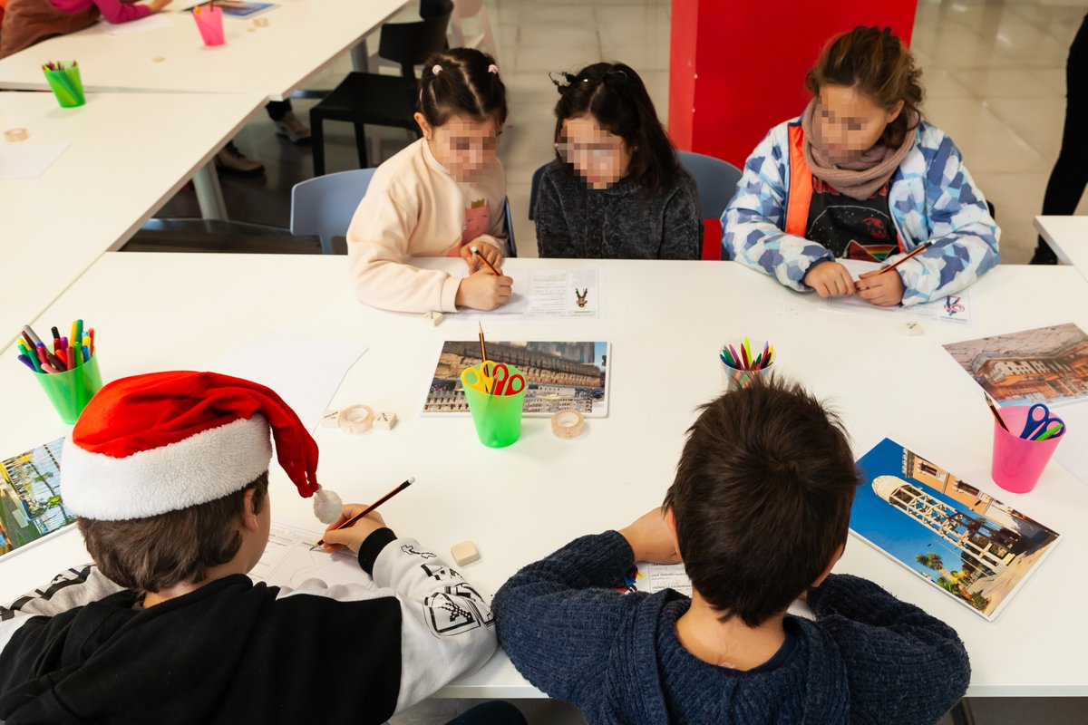 brmu's tweet photo. Nuestro ciclo Cinemarq en Navidad se convierte en un taller para los peques. Arquitectura 🏗️ y superhéroes 🦸‍♂️ con @HeliaNicolas. https://t.co/zUySbGjxLD