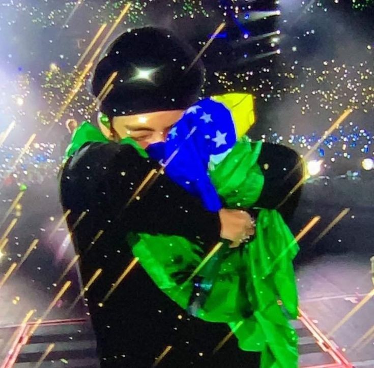 jeon_d4dy's tweet photo. momentos de kim taehyung no brasil que jamais devem ser esquecidos; uma thread especial de aniversário 🇧🇷💜 https://t.co/NFFWVaAuls