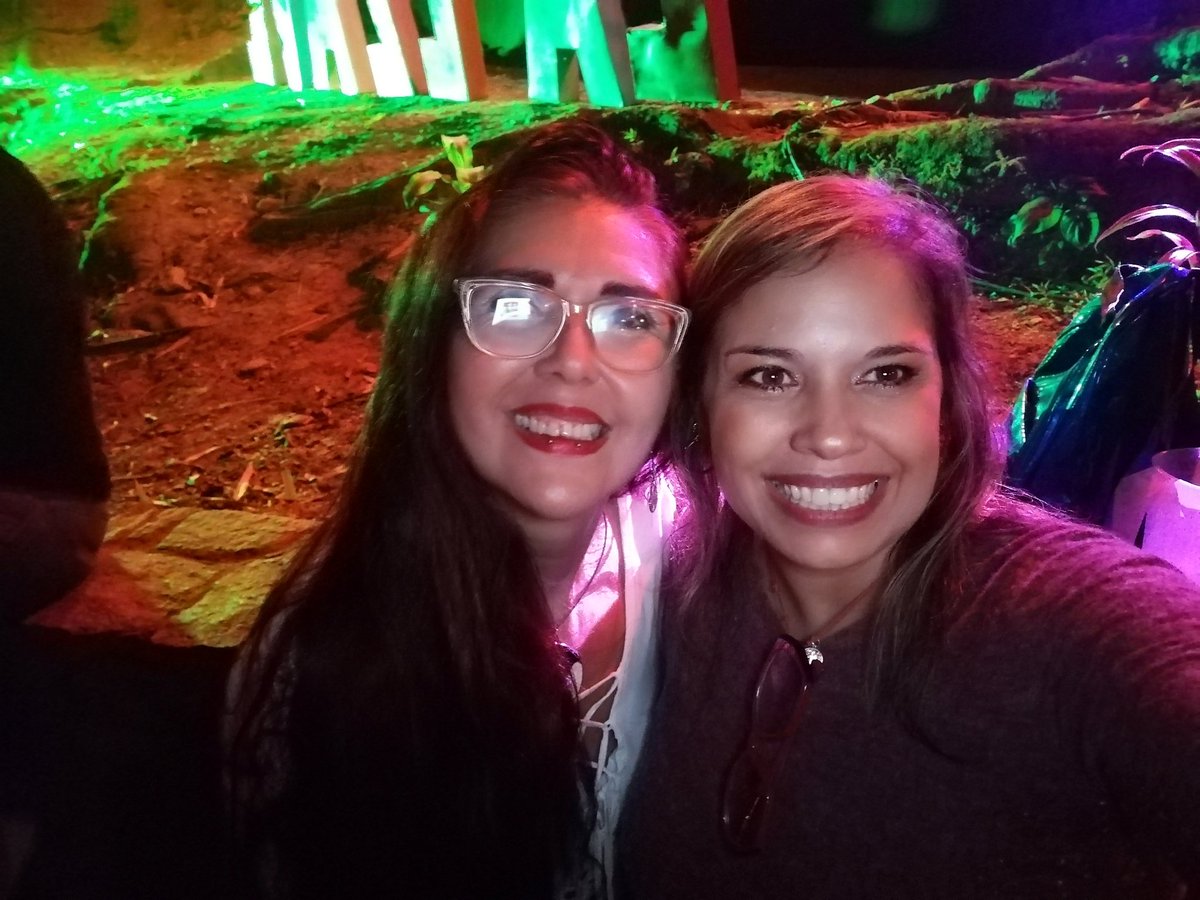 Fotos con gente querida <a href="/odlanier00/">Reinaldo González D</a> <a href="/Gwiro/">Gwiro</a> <a href="/LaSaek/">Saek</a> <a href="/guillesuarez/">Guille A. Suárez P.</a> y <a href="/andreaquinonesr/">Andrea Quiñones R</a>.

Todos nos disfrutamos la fiesta de La Clave.

Gracias <a href="/BajoElArbolCCS/">Bajo El Arbol</a> ❤️