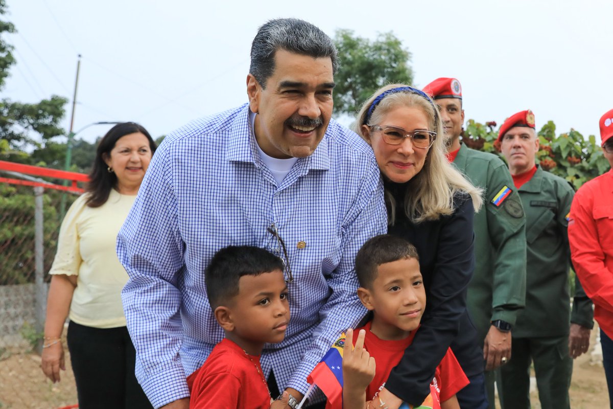 En estos últimos días del 2023 recordemos todo el esfuerzo y la lucha de estos años, lo hermoso que es defender a la Patria y responder a nuestras raíces venezolanas. La Revolución llegó para quedarse y triunfar en los años que están por venir. ¡No duden de la fuerza que tenemos