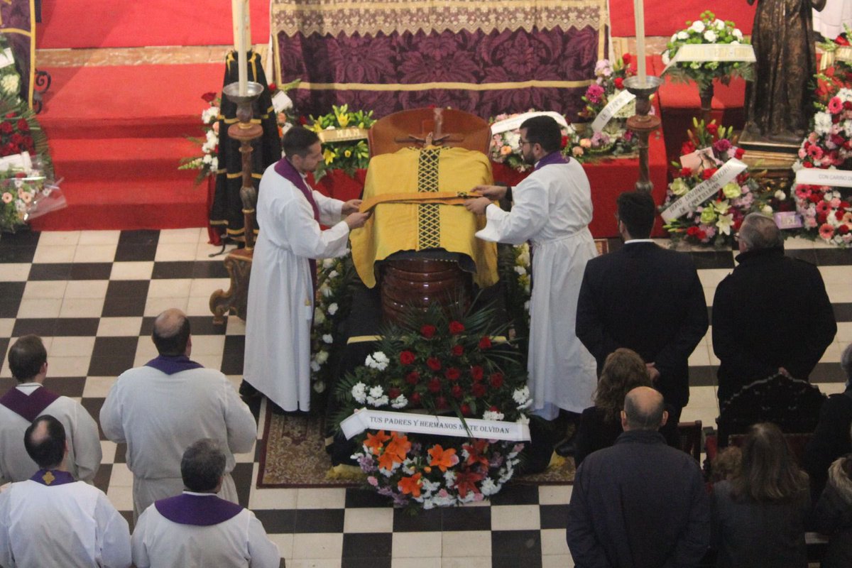 16/11/2017-28/12/2023.Ese día como tantos otros contigo los tendré siempre en mi memoria,diluvió mientras dábamos el paseo después del almuerzo en el seminario debatiendo tú dl determinismo y yo del azar.Ayer revestí tu féretro con Álvaro.Llevabas la casulla de nuestra Ordenación