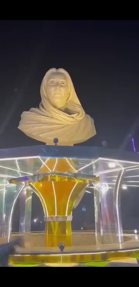 ShafiqSolangi's tweet photo. Shaheed Motarma Benazir Bhutto's sculpture unveiled in Larkana today ❤
I call tell its your work Fakeero Solanki. You are awesome, @FKaantheso 👏 https://t.co/gr1HcXHASl