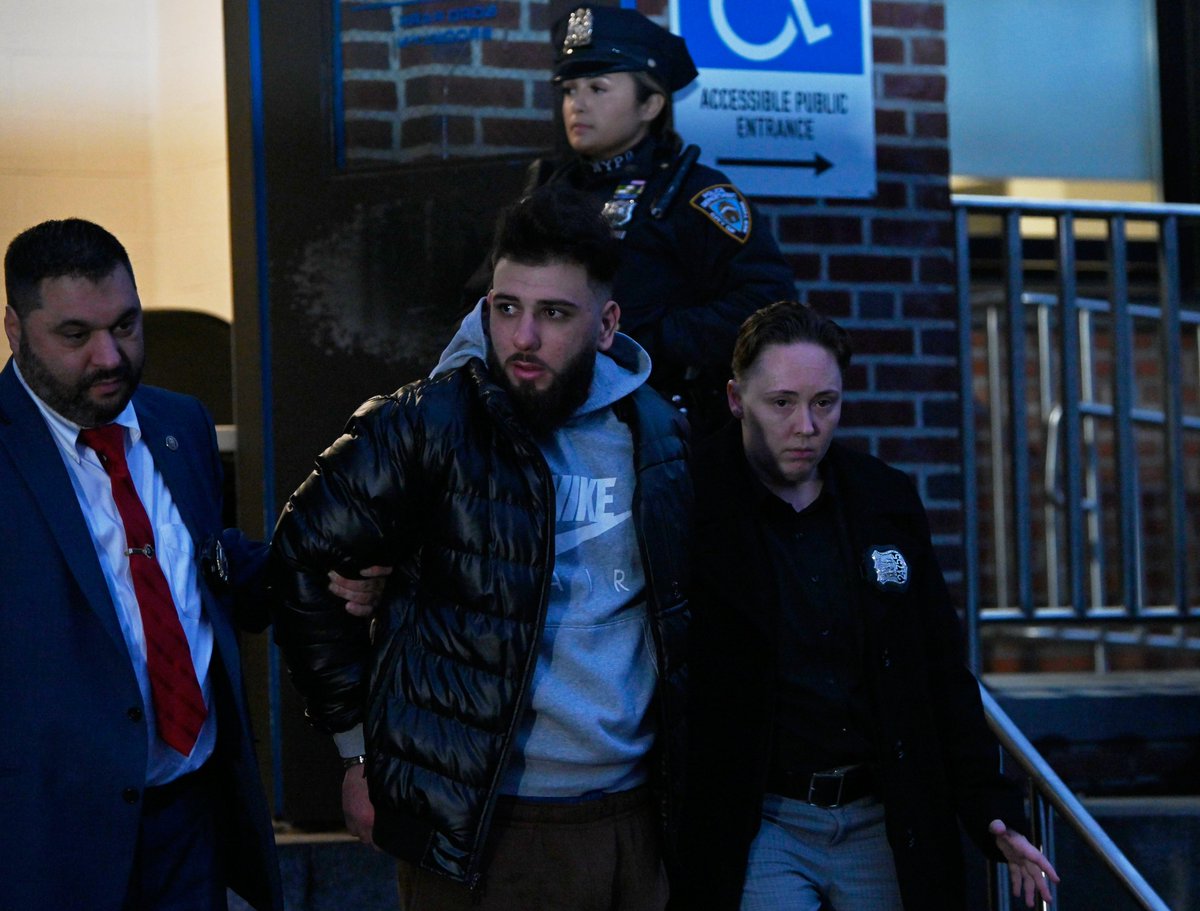 Lloydphoto's tweet photo. Photos: Mohammed Izzeddin is alleged of raping a woman in her Borough Park apartment on December 23. He said "I didn't F'ing rape her" as he was walked out of the 66 Pct. #LloydMitchellPhotography #NYPD #Photojournalism #AMNewYork #Journalism #Crime #Compstats #Policing https://t.co/UYCScDE0LZ