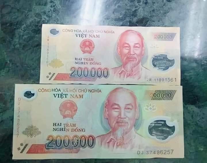 Mickey_New_Ep's tweet photo. Tối tranh thủ đi mua bỉm cho con không để ý. Được bà chị thối cho em đồng 200k bản #promax #titanium này. Liệu mang ra cho họ có đổi lại không nhỉ https://t.co/8WPo85lJ8y