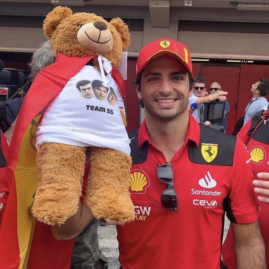 since apparently carlos doesn’t care about his fans, here u go another little thread about him being so nice with us.

★