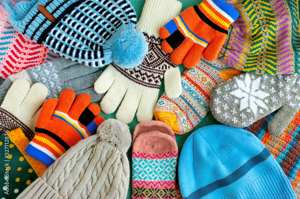 HoopersOutdoor's tweet photo. Cold? Let us help you with that! Check out our VERY WARM glove selectoin here --->  https://t.co/ptzJ5MGIz8 https://t.co/KapWEjn47b