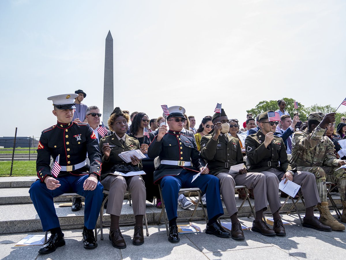 #USCISYearInReview: Thank you to our #NewUSCitizens in uniform! This year, we proudly welcomed #ServiceMembers from @usnavy, @usairforce, @usarmy, @marines, @spaceforcedod, @uscg and @USNationalGuard in naturalization ceremonies around the world!