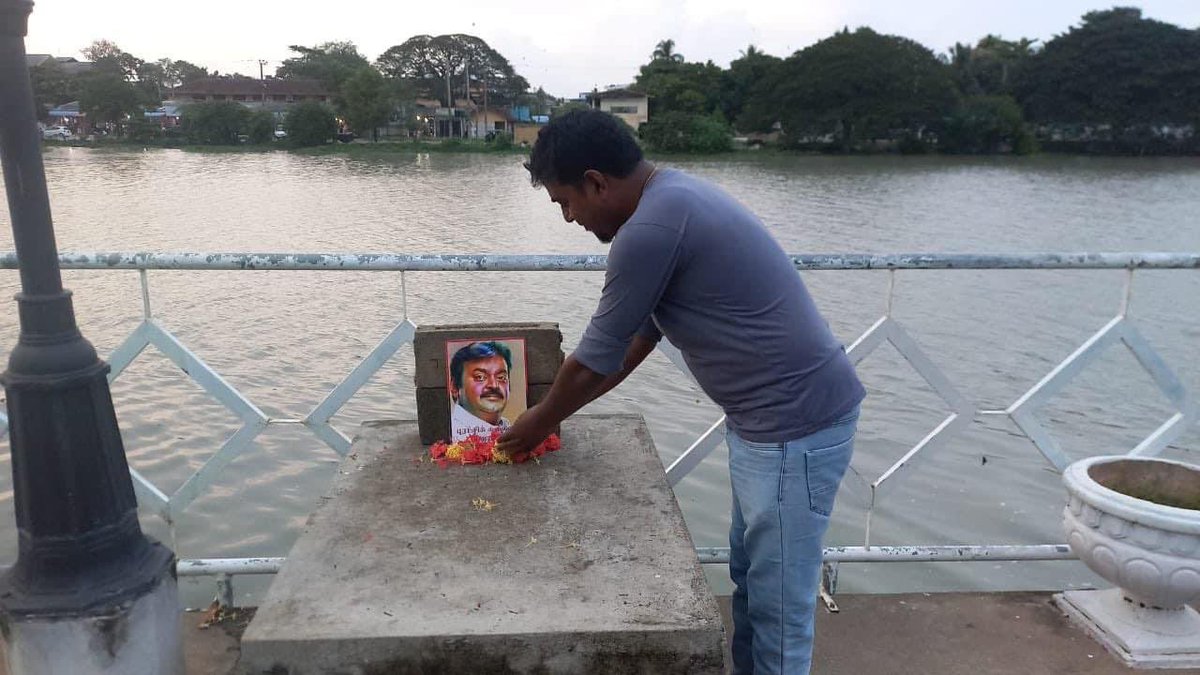 மட்டக்களப்பு❤️💛

Tributes were also paid to #CaptainVijaykanth in Batticaloa.