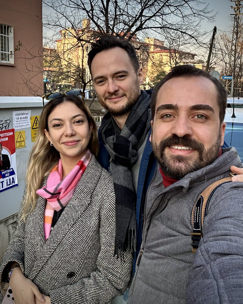 abdobasdas's tweet photo. Arkadaş ‘Sana bir şey gönderdim 30 dkya gelir, sakın çıkma!’ dedi. ‘Geç kaldım bozulacak bir şey değilse hastanede kalsın salı alırım.’ dedim. ‘Olmaz!’ deyip bekletti. En son hediye geldi diye çıktım. Sürpriz yapıp kendisi gelmiş. ‘Gitseydin salıya kadar bozulurdum.’ diyor:)) https://t.co/md844Uw7HW