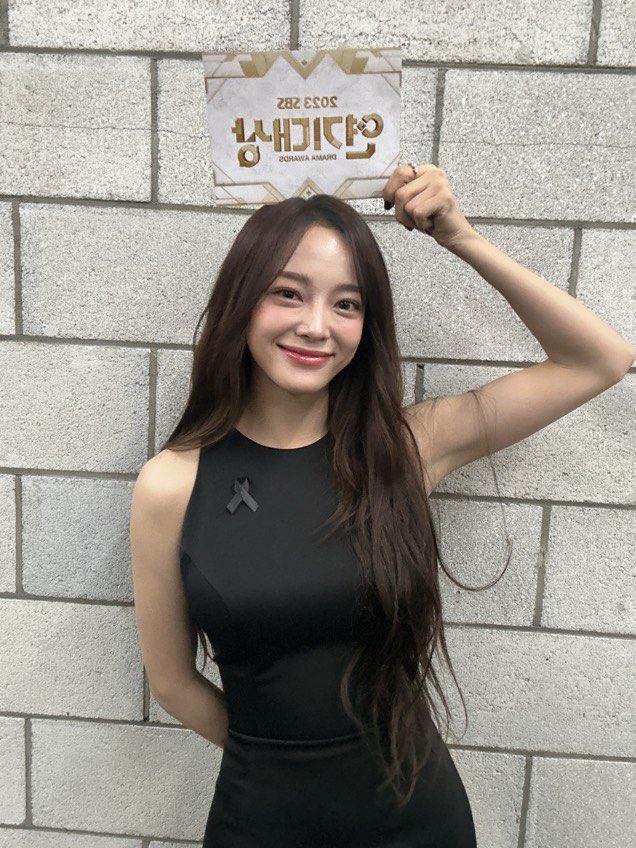 [📸] 231229 2023 SBS 연기대상 환하게 빛나는 세정이와 2023년의 마지막 금요일 즐거운 시간 되셨나요🥰 #김세정 #KIMSEJEONG #세정 #SEJEONG #2023SBS연기대상Tra...